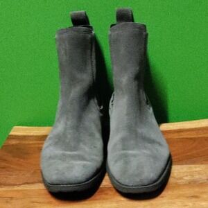 NEW UGG suede  Chelsea boots  7.5